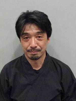 演出：中村 健人